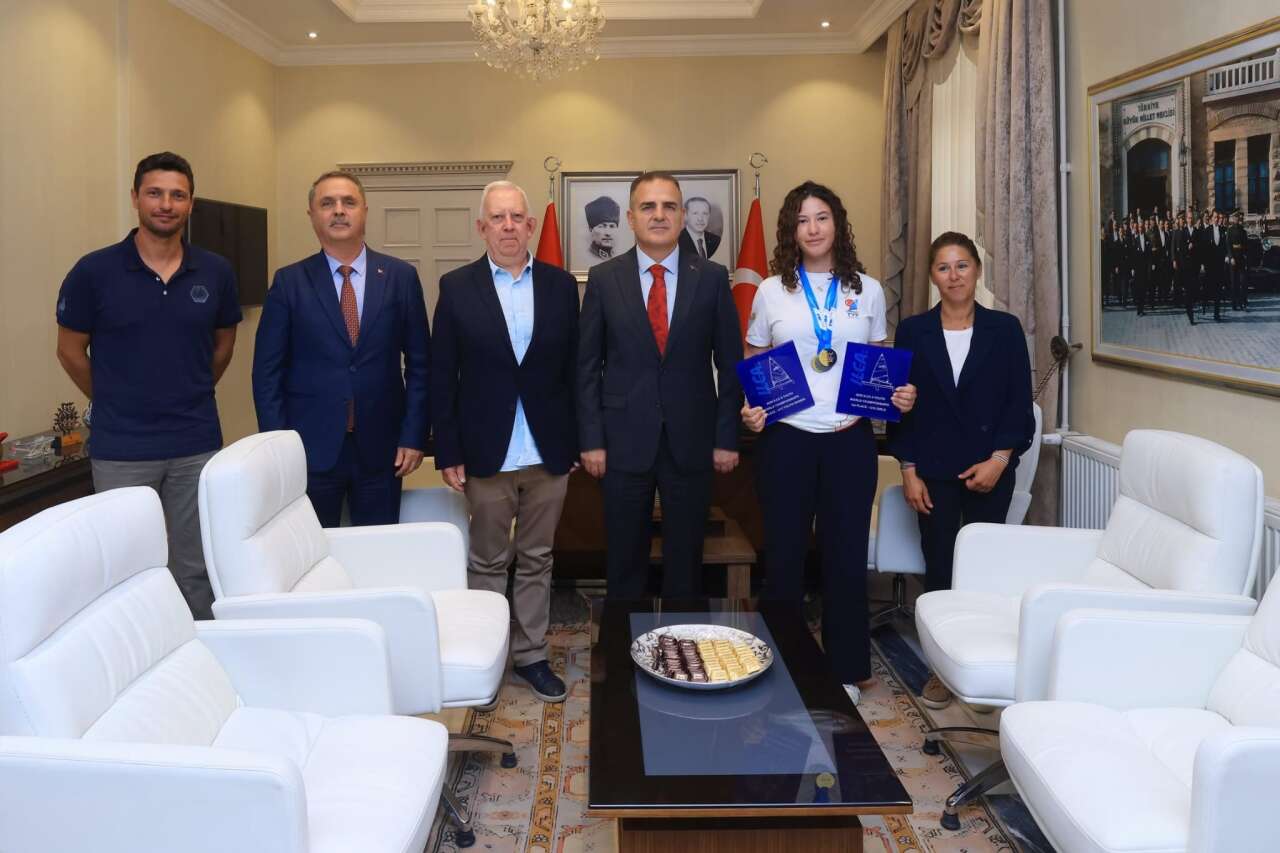 Muğlalı ​Dünya Şampiyonu Derin Bartan’a Vali Dr. İdris Akbıyık’tan Altın Ödülü 2